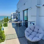 Apart Victor * Mamaia