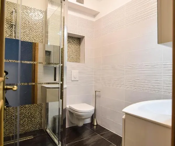 Apart Victor * Mamaia