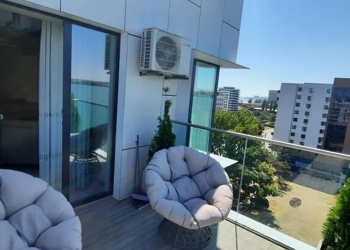 Apart Victor * Mamaia