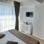 Apart Victor * Mamaia