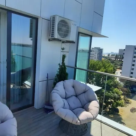 Apart Victor * Mamaia