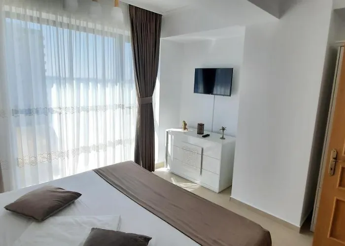 Apart Victor * Mamaia